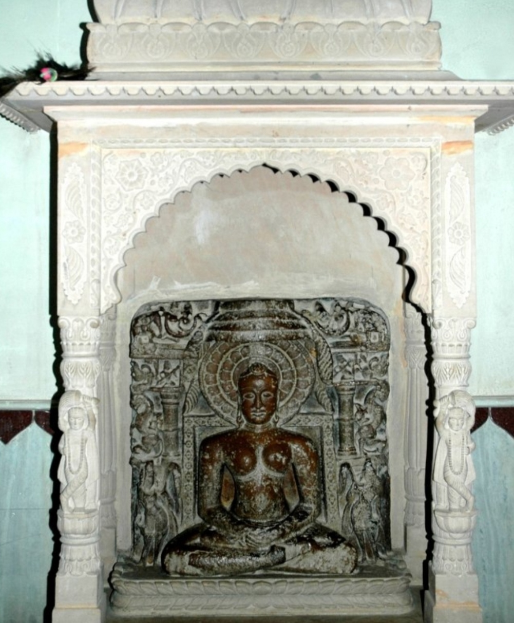 Mallinath Bhagwan, the 19th Jain Tirthankara, in serene meditation